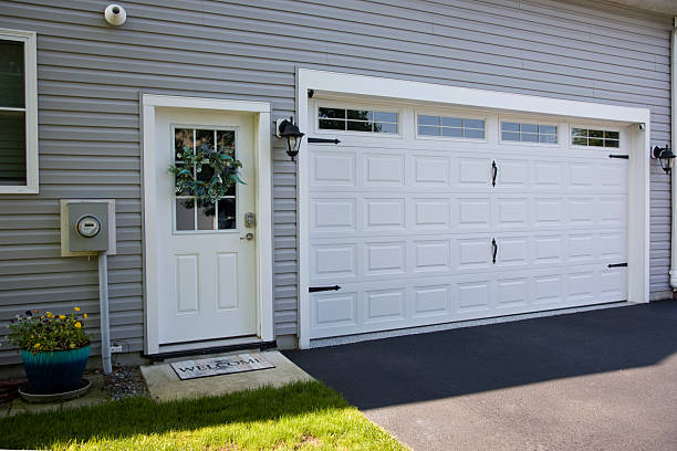 24/7 Emergency Garage Door Panel Replacement experts in Wallace County County, KS